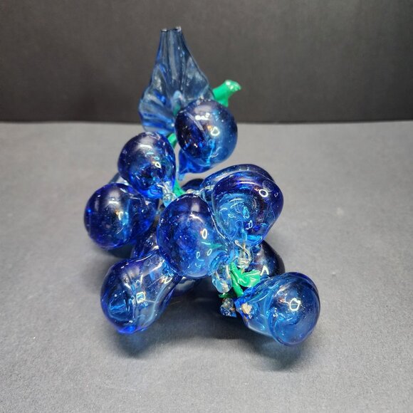 Vintage Handblown Art Glass Grapes Berries Cluster Cobalt Blue with Leaf - Picture 4 of 6